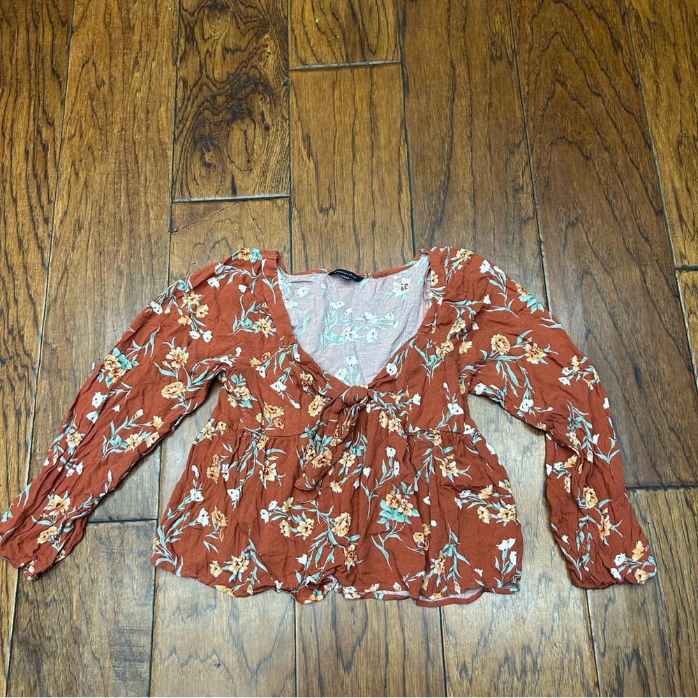 American Eagle Outfitters floral tie-front v-neck blouse rust orange